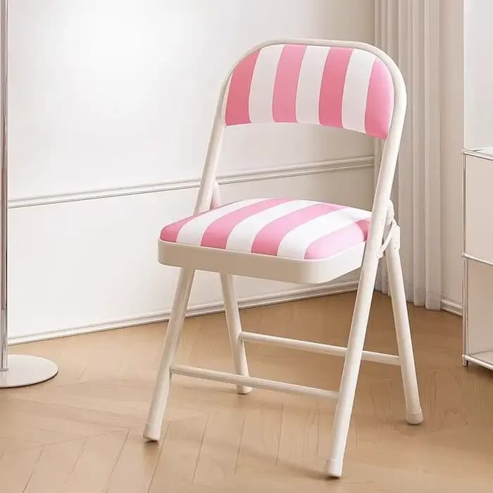 Chaise pliable polyvalente, construction en métal robuste avec siège rayé rembourré confortable, des