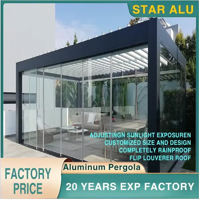 Pergola bioclimatique en aluminium avec persiennes réglables et portes coulissantes en verre – Idéal