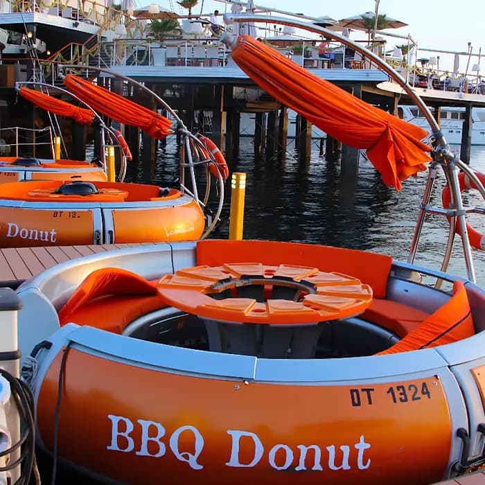Bateau Donut BBQ 6-8 places avec options de coque en FRP/PE, diamètre 2,5 m, électrique, commercial,