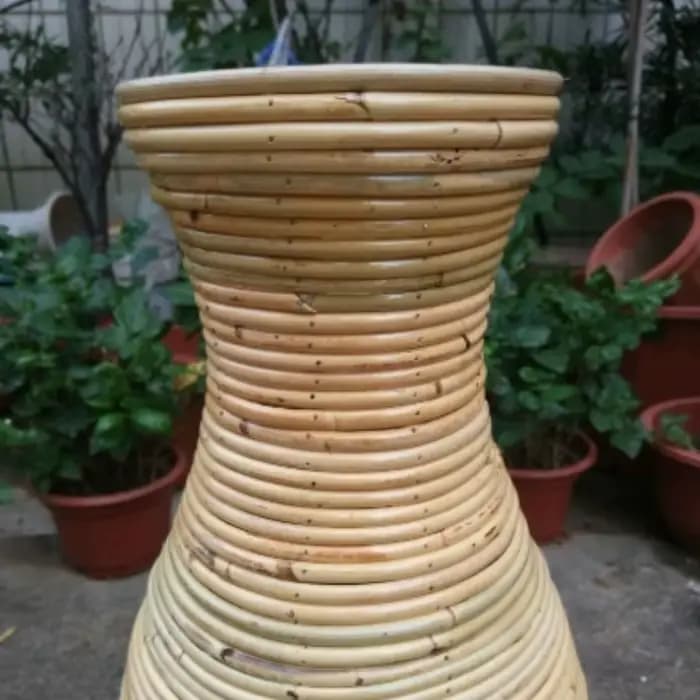 Grand Vase de sol en rotin tissé naturel