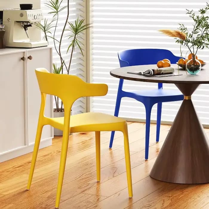 Chaises en plastique empilables pour cuisine et chambre