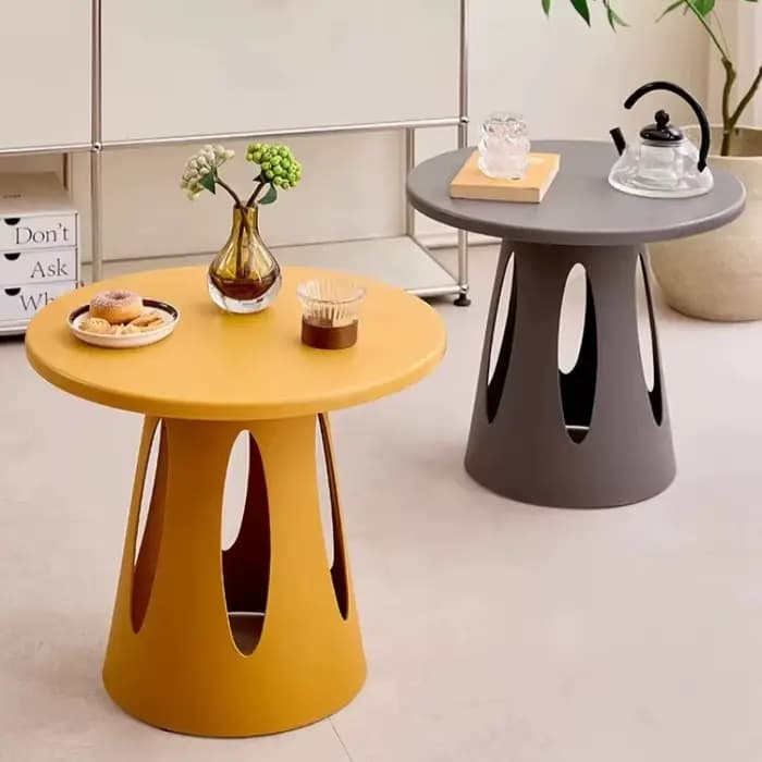 Tables basses rondes en plastique