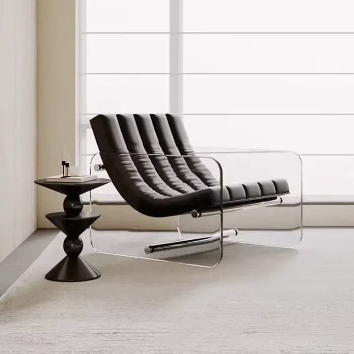 Chaises transparentes avec accoudoirs
