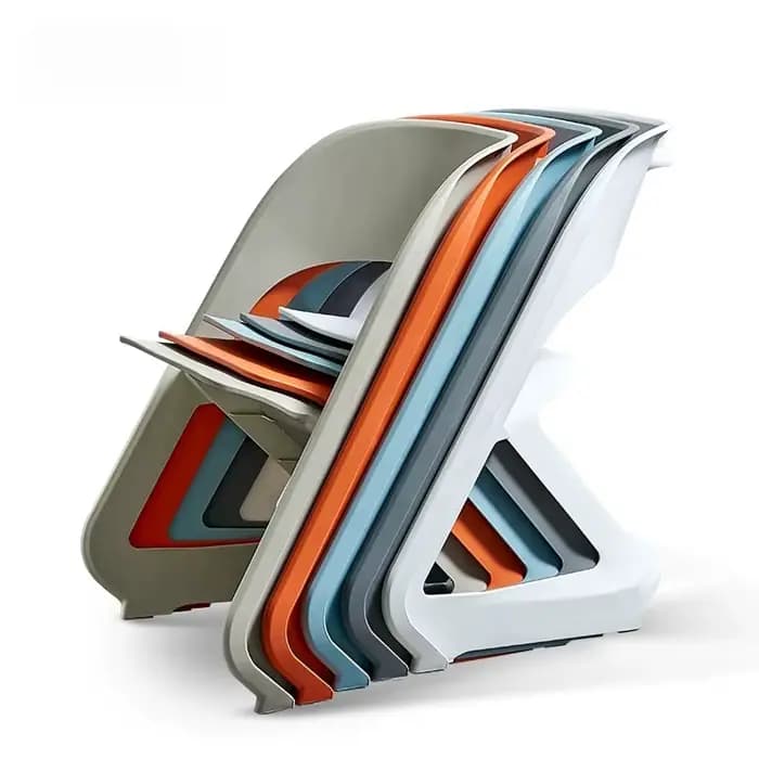 Chaise à dossier en plastique moderne et minimaliste pour la salle à manger à domicile