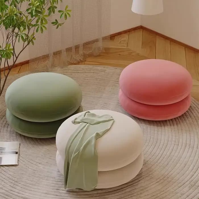 Petit tabouret de salon en laine d'agneau