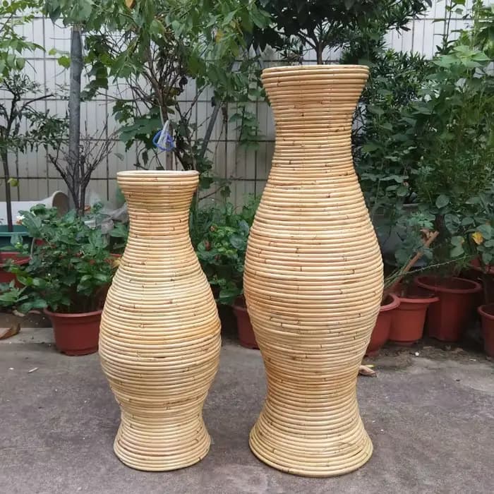 Grand Vase de sol en rotin tissé naturel