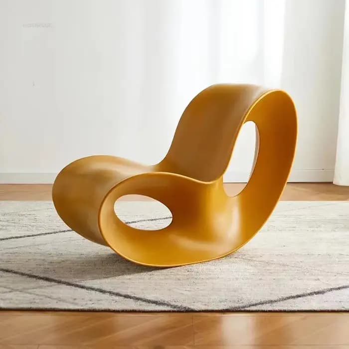 Chaise longue en plastique légère et luxueuse