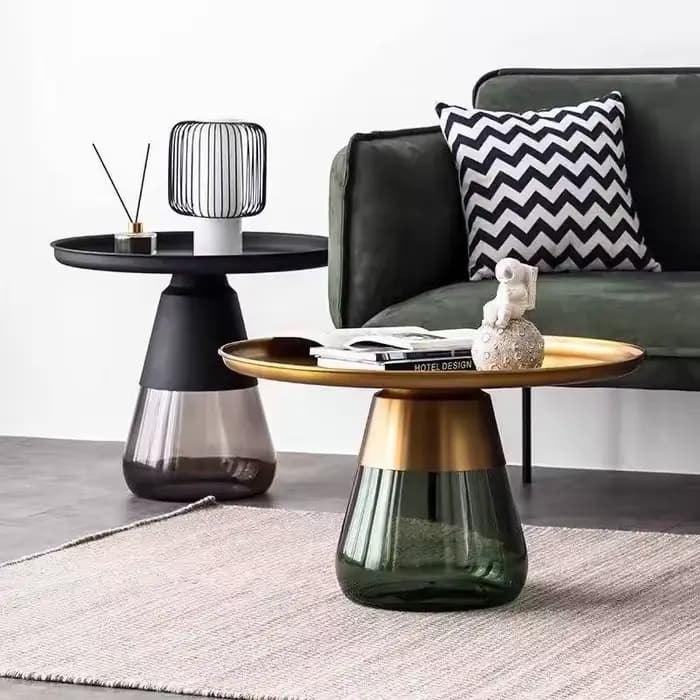 Table d'appoint ronde en métal pour salon