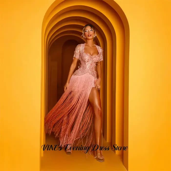 VINES Robes de soirée roses à épaules dénudées avec cristaux et pompons, robe de bal droite, فساتين سهره personnalisées