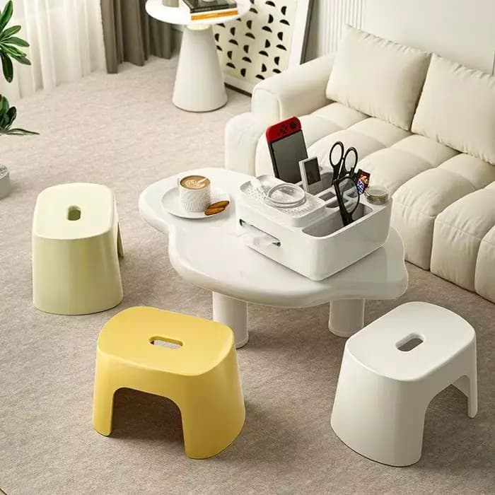 Petite chaise à usage domestique, robuste et durable, peut être empilée, tabouret à langer, peut s'asseoir à la porte, toilettes de salle de bain