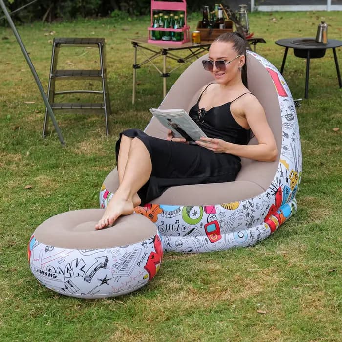 1 chaise longue gonflable avec repose-pieds