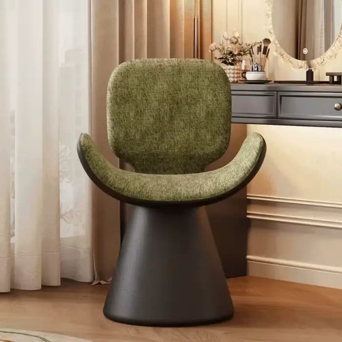 Chaises de salon minimalistes et confortables