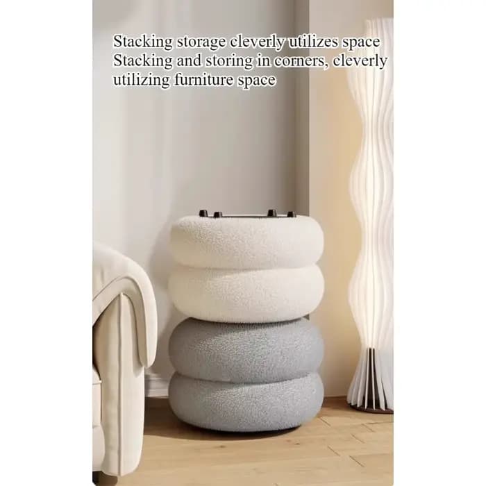 Petit tabouret de salon en laine d'agneau