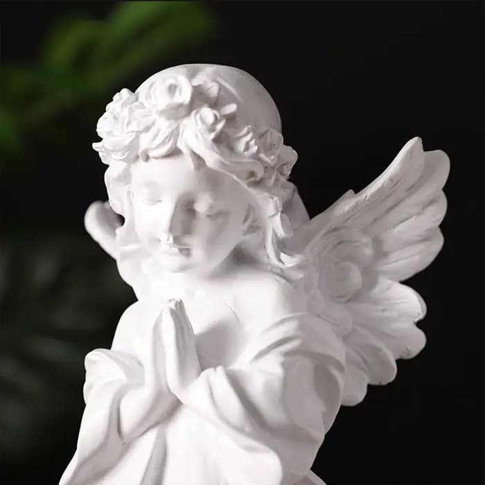 Ange commémoratif de jardin à yeux fermés