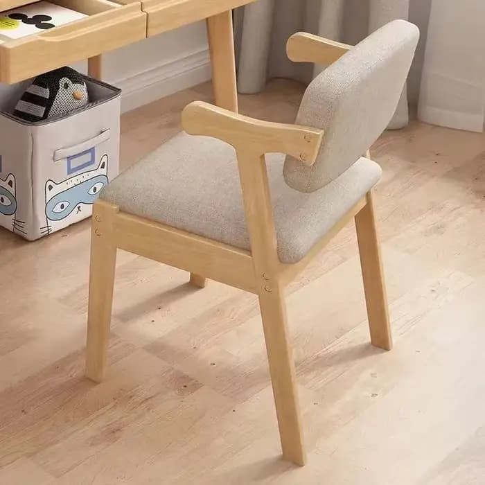 Chaise à dossier en bois massif