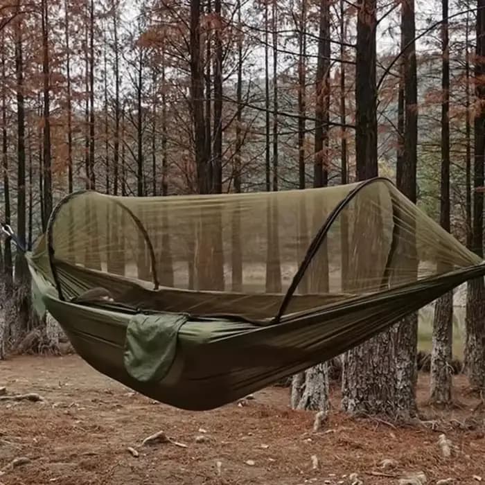 Lit suspendu hamac de camping en plein air avec moustiquaire