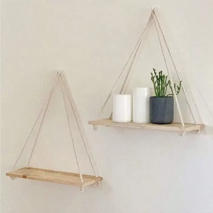 Balançoire en bois suspendue en corde de chanvre
