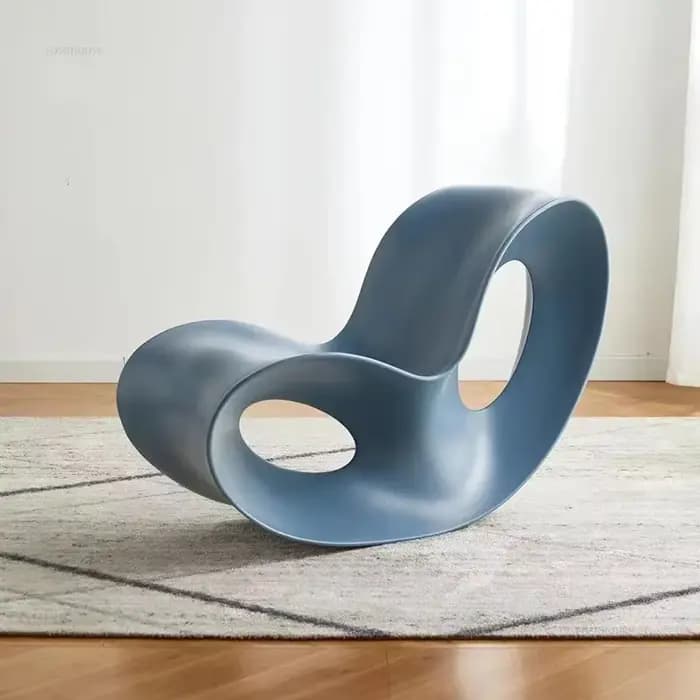 Chaise longue en plastique légère et luxueuse
