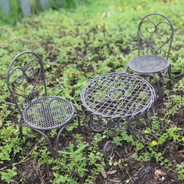 Table et chaises de jardin féerique en métal