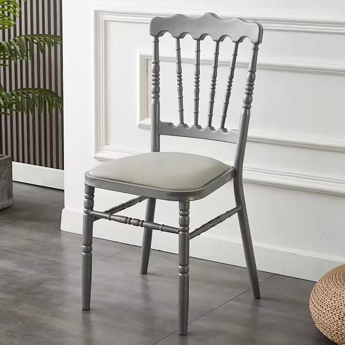 Chaises de salle à manger modernes empilables, chaises de salle à manger uniques en plastique rembou