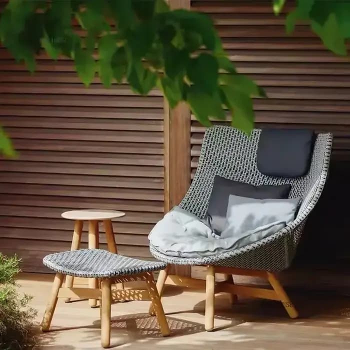 Chaises de jardin design en teck pour villa