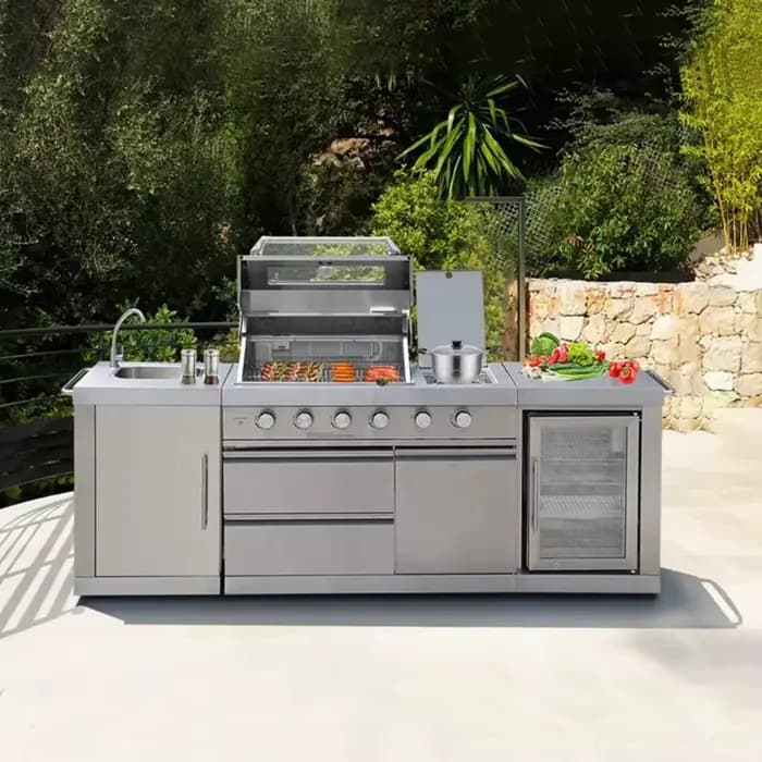 Cuisine extérieure avec toit