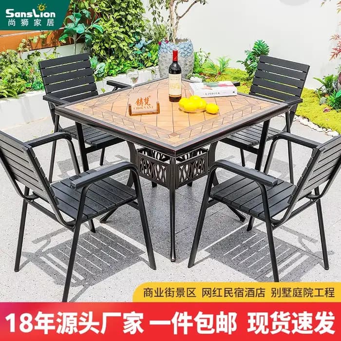 Combinaison table et chaise de loisirs en plein air