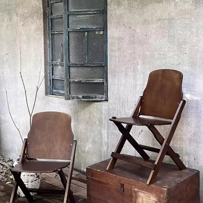 Chaises pliantes rétro en bois massif