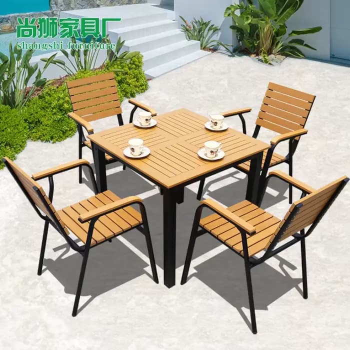 Tables et chaises d'extérieur