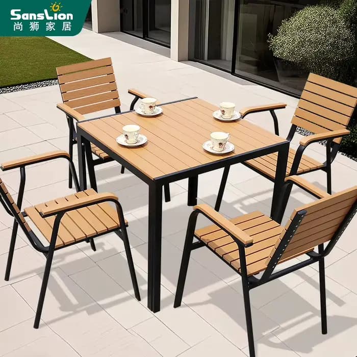 Tables et chaises d'extérieur