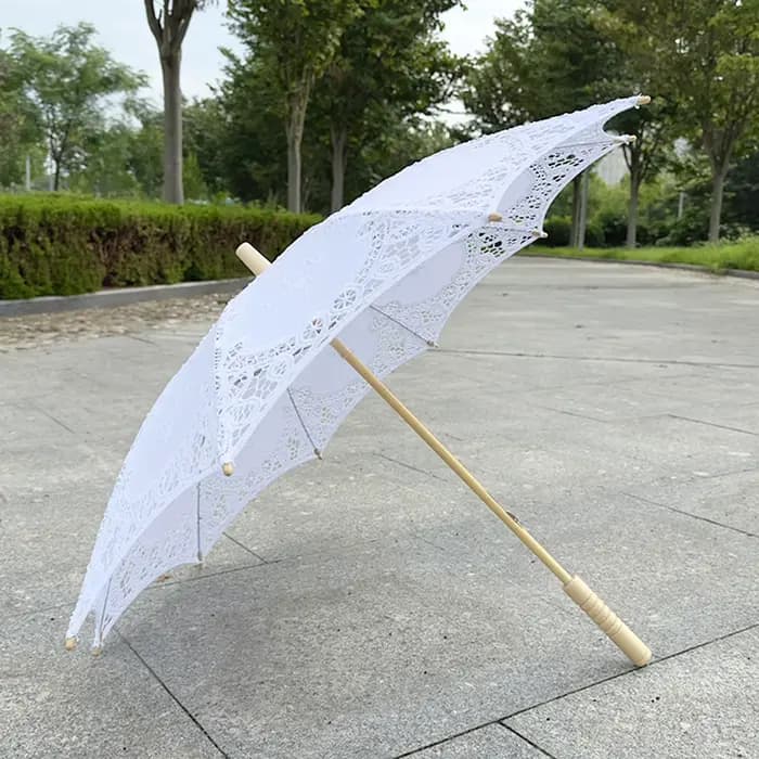 Parasol brodé en dentelle