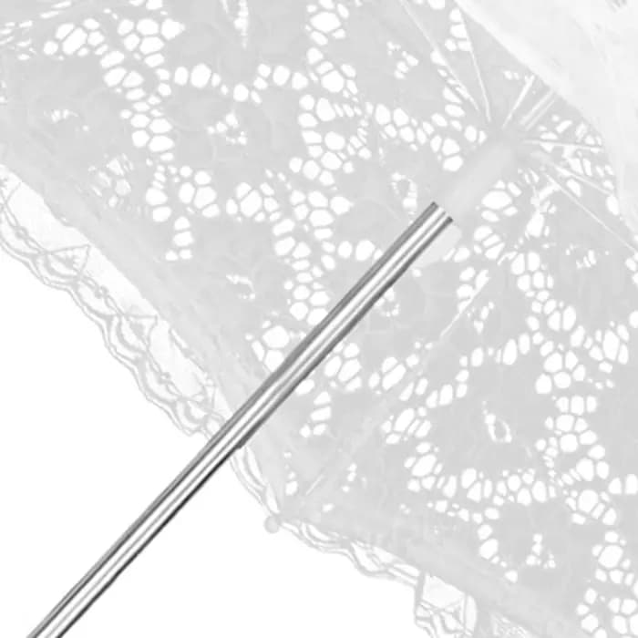 Parasol blanc vintage brodé de dentelle florale