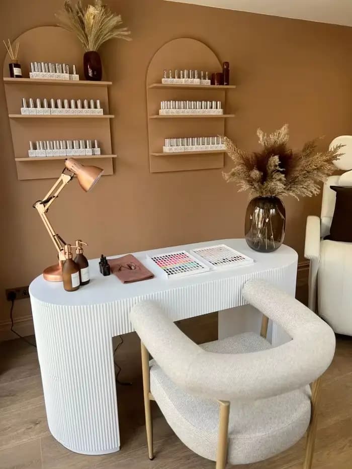Équipement de Salon de manucure personnalisé, Table de technologie d'ongles en bois massif avec collecteur de poussière, bureau et chaise de manucure à vendre