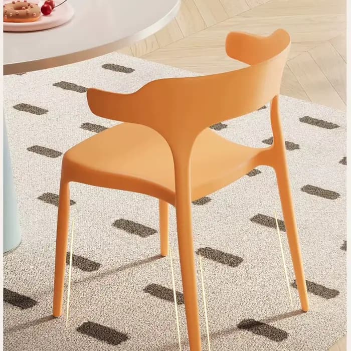 Chaises en plastique empilables pour cuisine et chambre