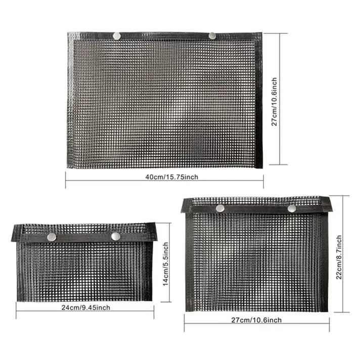 Le sac de barbecue garde les petites aliments tombant à travers les grilles. Fête au