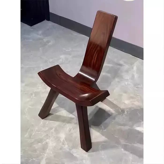 Chaise de loisirs haut de gamme en bois massif à trois pieds avec dossier