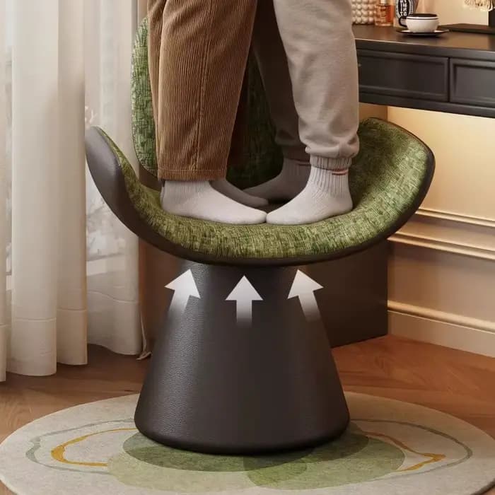 Chaises de salon minimalistes et confortables
