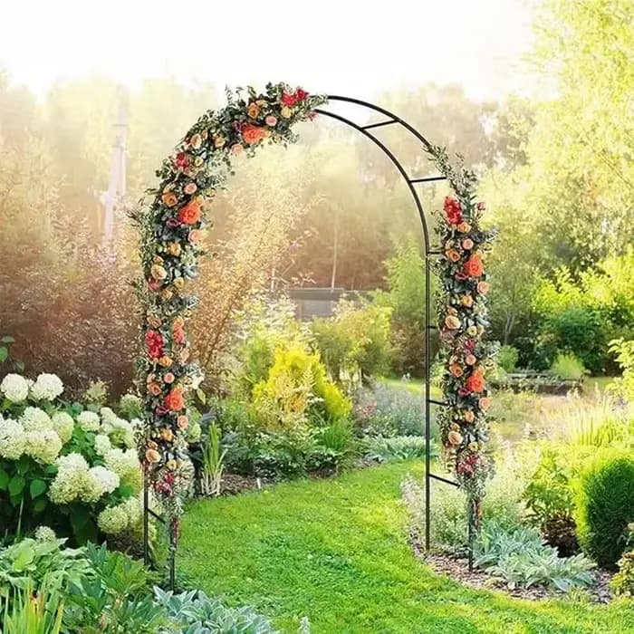 Arc en treillis pour plantes grimpantes