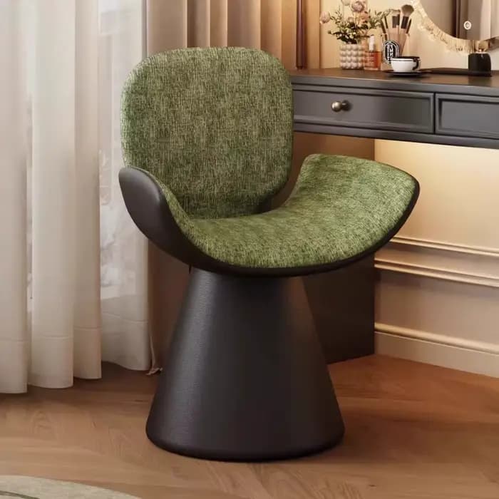 Chaises de salon minimalistes et confortables