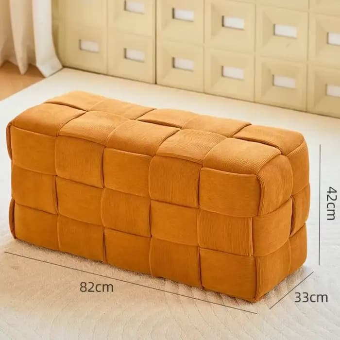 Petit tabouret moderne en bois massif