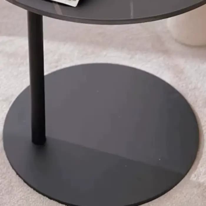Petite table basse d'angle ronde pour appartement