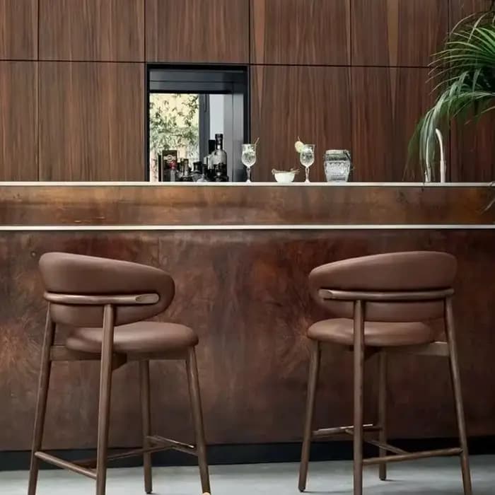 Chaises modernes en bois massif