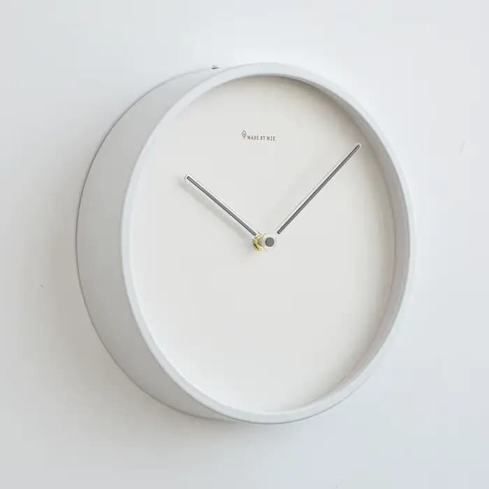 Horloge murale minimaliste moderne pour salon, Style nordique, luxe, silencieuse, métal blanc, horloge artistique décorative pour la maison