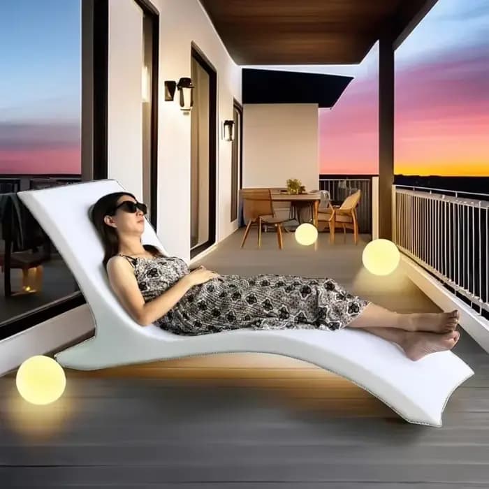 Chaises longues en plastique pour loisirs intérieurs et extérieurs pour les vacances