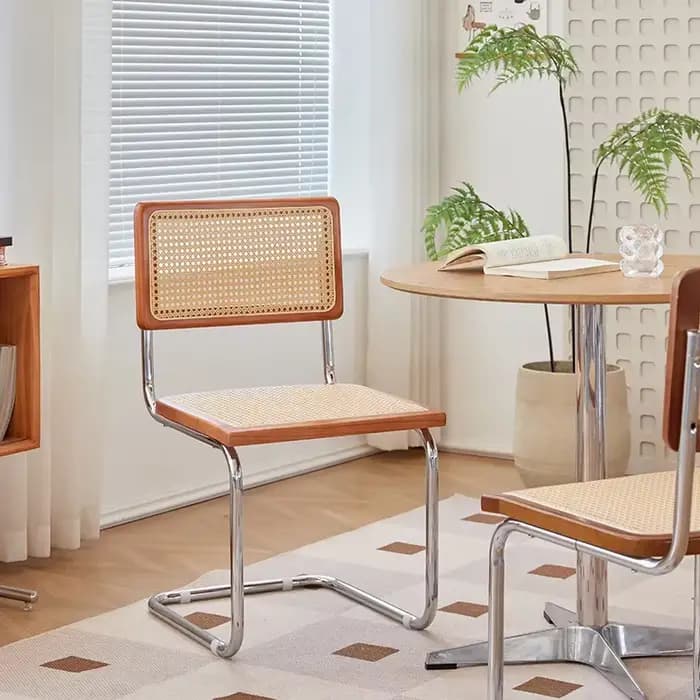 Chaises de salle à manger modernes du milieu du siècle avec cadre en métal