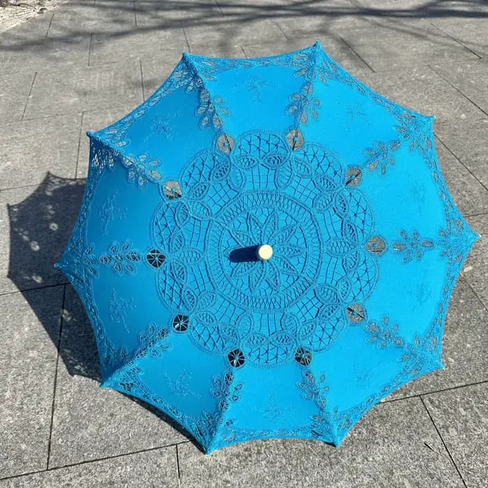 Parasol brodé en dentelle