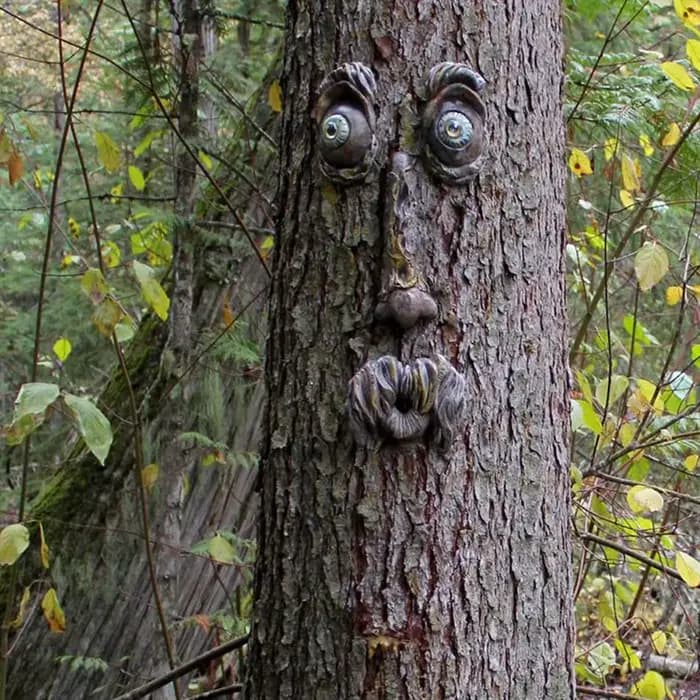 Décor de jardin enchanteur en résine avec visage d'arbre