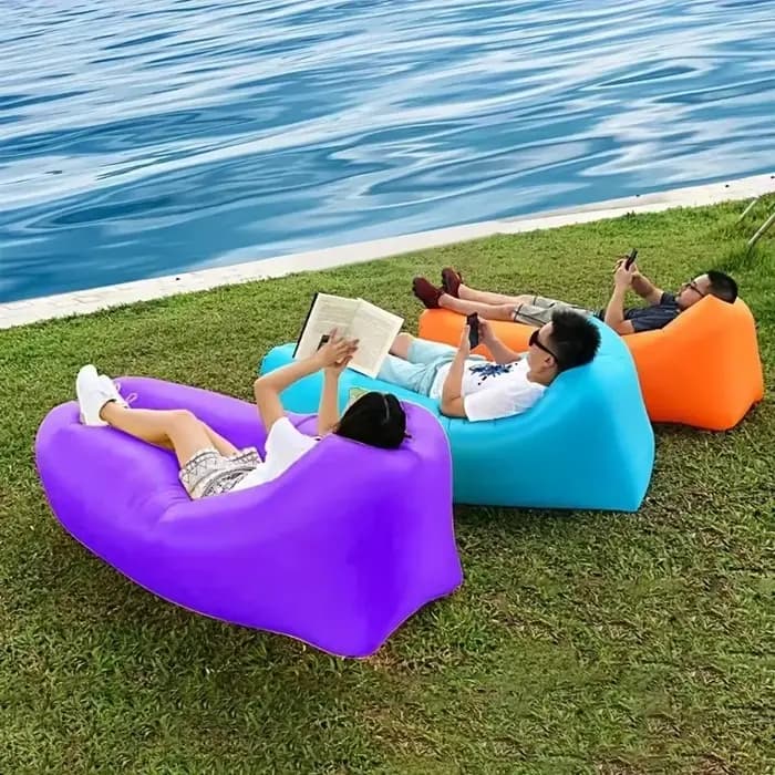 Chaise longue gonflable avec poches