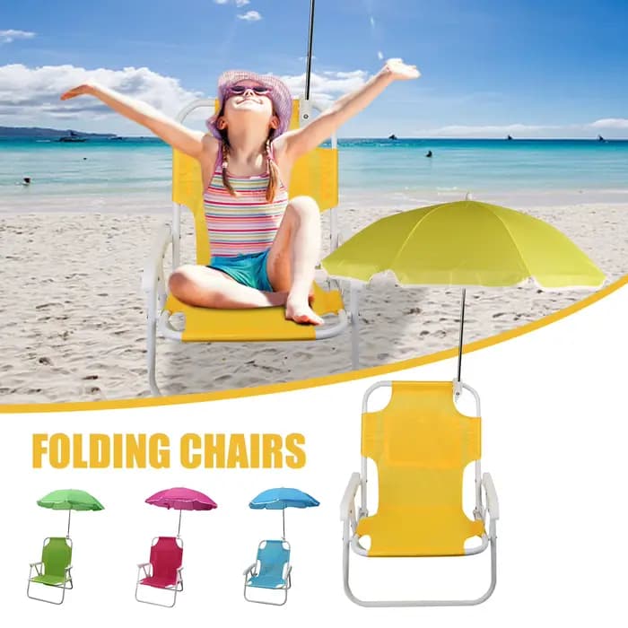 Chaises de plage et parapluies