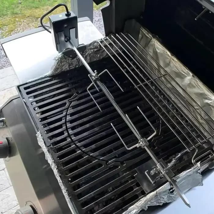 Ensemble rôtissoire universel adapté aux grils électriques à gaz
